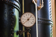 Windkessel mit Manometer