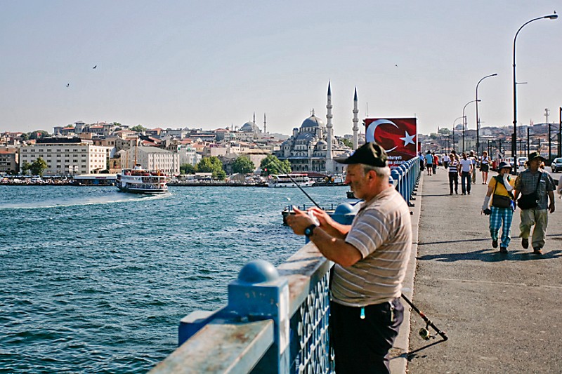 Istanbul Fischer am goldenen Horn