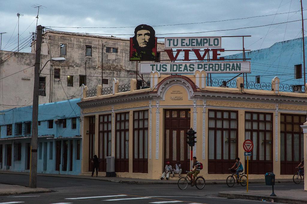 Cienfuegos_Che Guevara Transparent