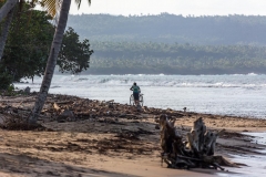 Baracoa_Radfahrer am Strand
