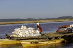 1_Madagaskar-Beladung-Katamaran