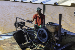 1_Madagaskar-Faehre-Motor