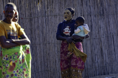 1_Madagaskar-Frau-mit-Tabaky