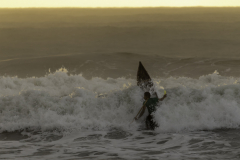 Madagaskar-Fischerboot-in-Brandung